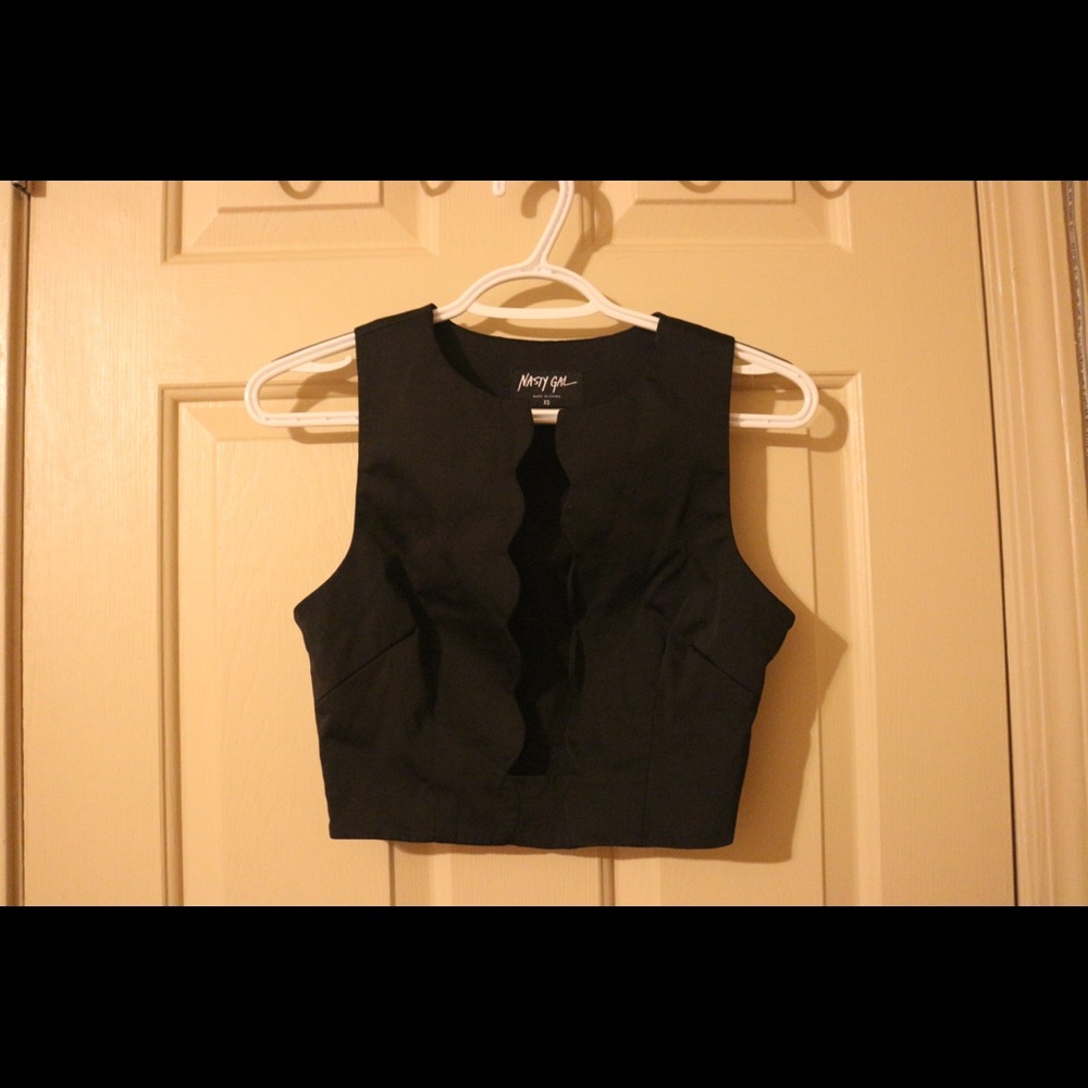 ✨NASTY GAL OPEN FRONT CROP TOPS✨